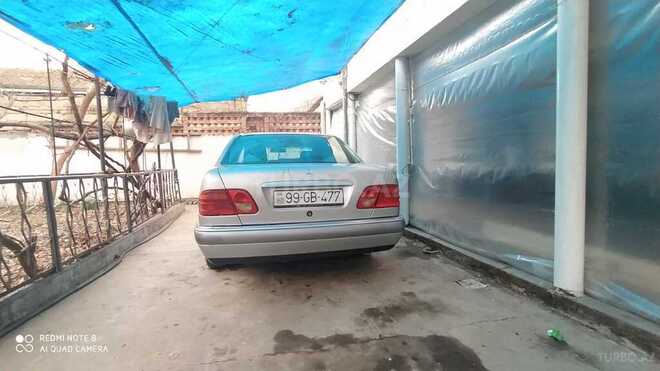 Mercedes V 220 1998, 293,000 km - 0.3 l - Ucar