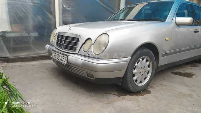 Mercedes V 220 1998, 293,000 km - 0.3 l - Ucar