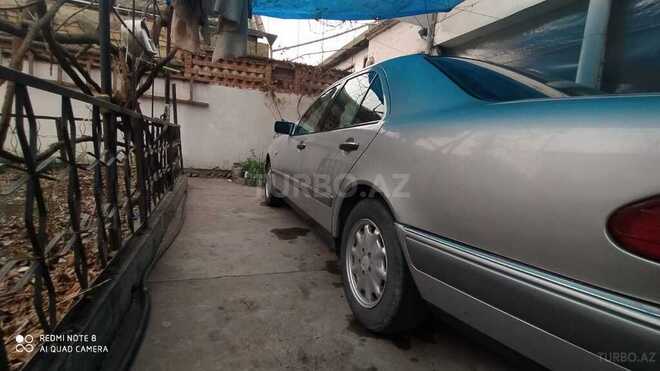 Mercedes V 220 1998, 293,000 km - 0.3 l - Ucar