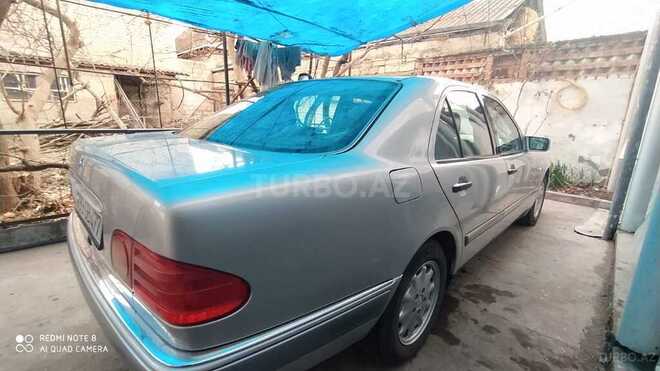 Mercedes V 220 1998, 293,000 km - 0.3 l - Ucar
