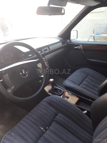 Mercedes E 200 1992, 256,000 km - 2.0 l - Bakı