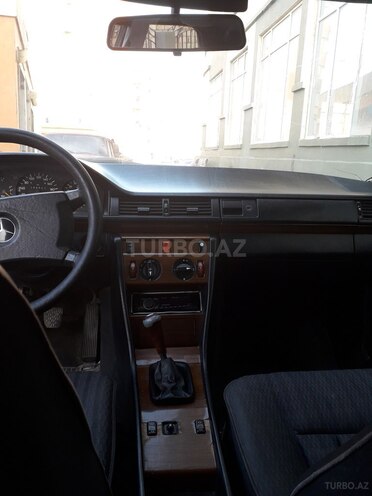 Mercedes E 200 1992, 256,000 km - 2.0 l - Bakı