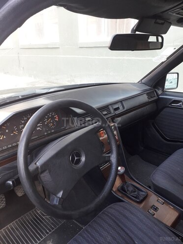 Mercedes E 200 1992, 256,000 km - 2.0 l - Bakı