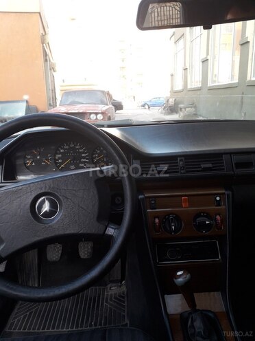Mercedes E 200 1992, 256,000 km - 2.0 l - Bakı