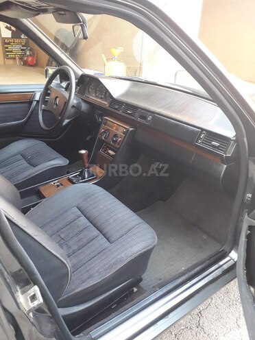 Mercedes E 200 1992, 256,000 km - 2.0 l - Bakı