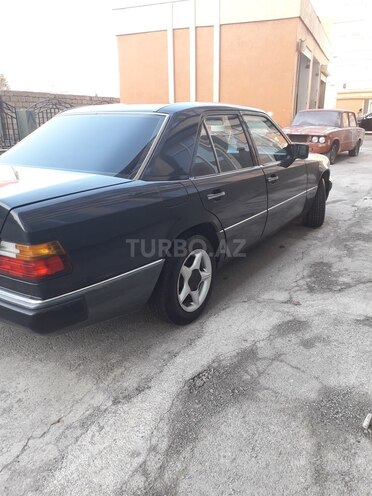 Mercedes E 200 1992, 256,000 km - 2.0 l - Bakı
