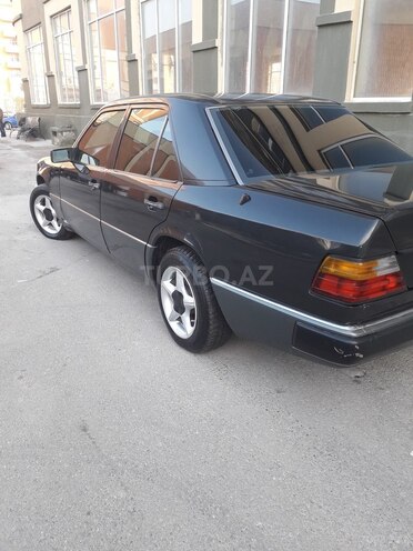 Mercedes E 200 1992, 256,000 km - 2.0 l - Bakı