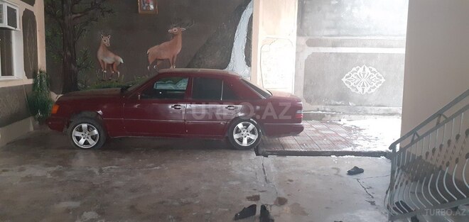 Mercedes E 200 1991, 136,000 km - 0.2 l - Şəki