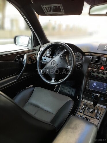 Mercedes E 320 2001, 240,000 km - 3.2 l - Bakı