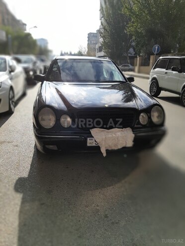 Mercedes E 320 2001, 240,000 km - 3.2 l - Bakı