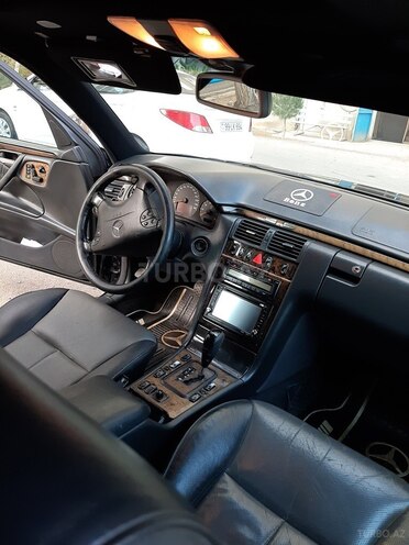 Mercedes E 320 2001, 240,000 km - 3.2 l - Bakı
