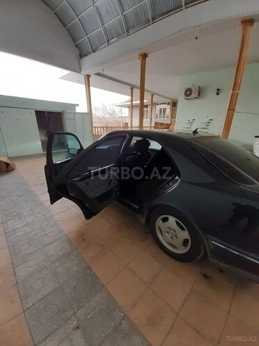 Mercedes 200 2001, 293,000 km - 2.0 л - Göygöl