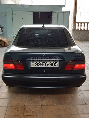 Mercedes 200 2001, 293,000 km - 2.0 л - Göygöl