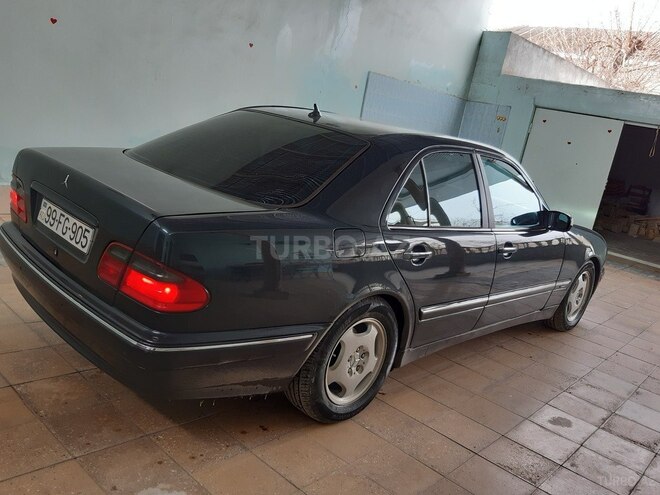Mercedes 200 2001, 293,000 km - 2.0 л - Göygöl