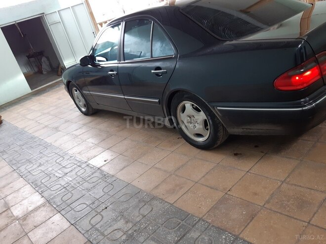 Mercedes 200 2001, 293,000 km - 2.0 л - Göygöl