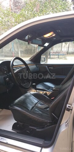 Mercedes E 240 2000, 300,000 km - 2.4 l - Bakı