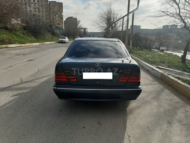 Mercedes E 270 1999, 338,000 km - 2.7 l - Bakı