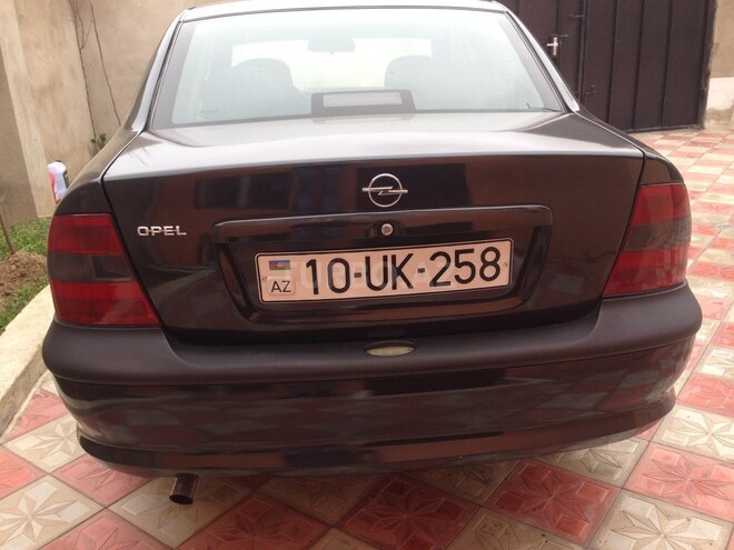Opel Vectra 1997, 370,000 km - 1.6 л - Bakı