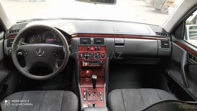 Mercedes E 200 2000, 244,000 km - 2.0 l - Gəncə