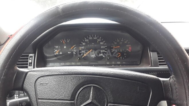 Mercedes E 220 1995, 295,000 km - 2.2 л - Bakı