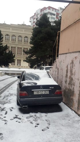 Mercedes E 220 1995, 295,000 km - 2.2 л - Bakı