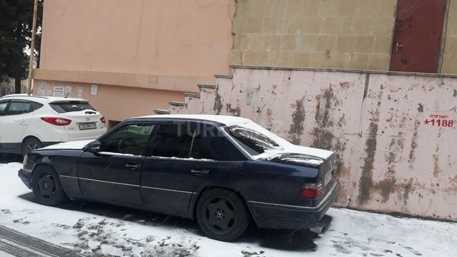 Mercedes E 220 1995, 295,000 km - 2.2 л - Bakı
