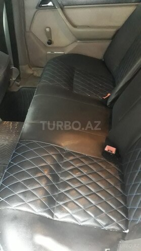 Mercedes E 220 1995, 295,000 km - 2.2 л - Bakı