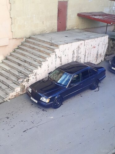 Mercedes E 220 1995, 295,000 km - 2.2 л - Bakı