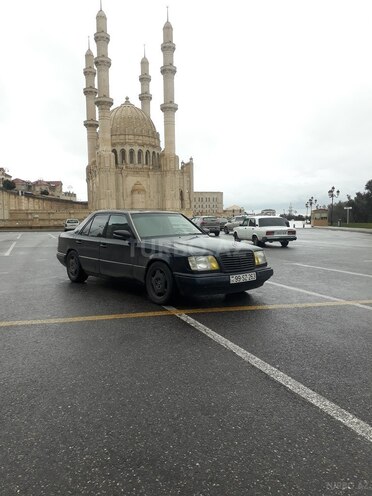 Mercedes E 220 1995, 295,000 km - 2.2 л - Bakı