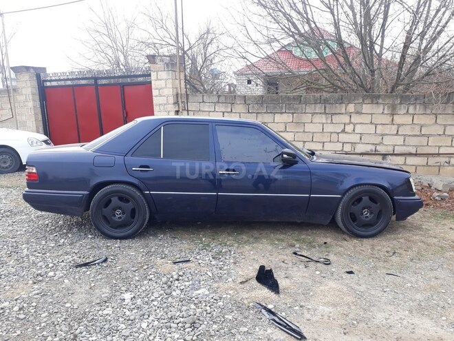 Mercedes E 220 1995, 295,000 km - 2.2 л - Bakı