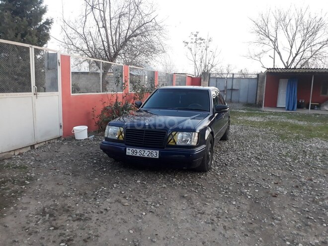 Mercedes E 220 1995, 295,000 km - 2.2 л - Bakı