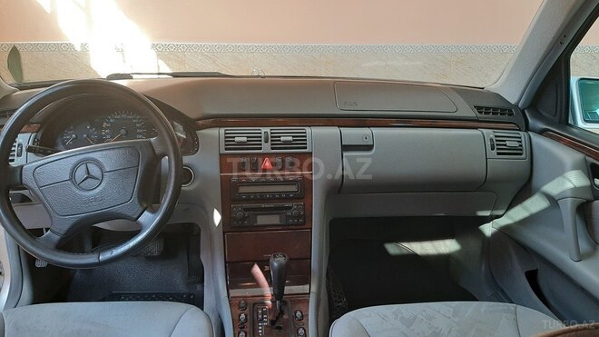 Mercedes E 240 1998, 210,000 km - 2.4 l - Şəmkir