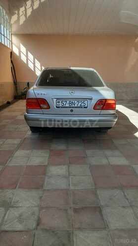 Mercedes E 240 1998, 210,000 km - 2.4 l - Şəmkir