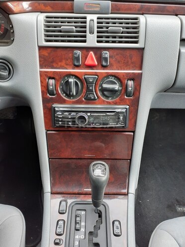 Mercedes E 240 1999, 279,000 km - 2.4 л - Bakı