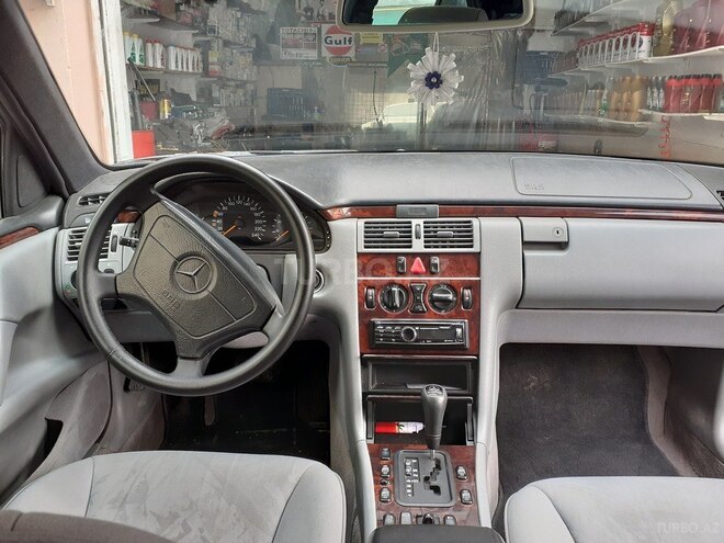 Mercedes E 240 1999, 279,000 km - 2.4 л - Bakı