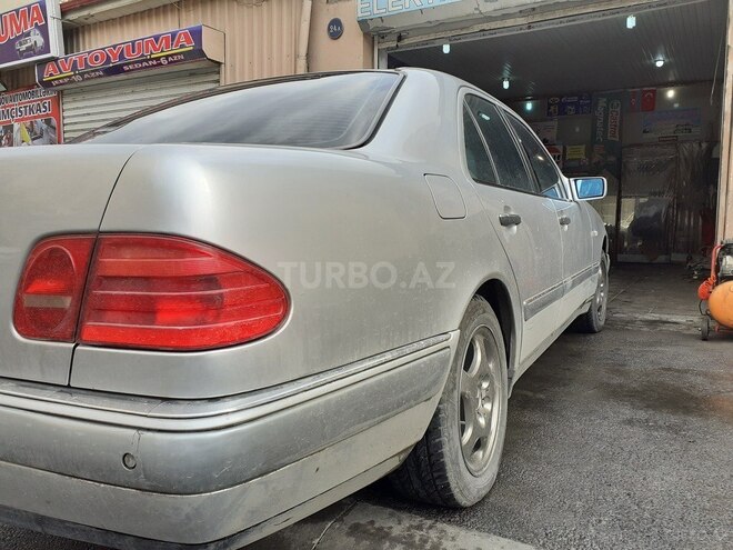 Mercedes E 240 1999, 279,000 km - 2.4 л - Bakı