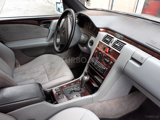 Mercedes E 240 1999, 279,000 km - 2.4 л - Bakı