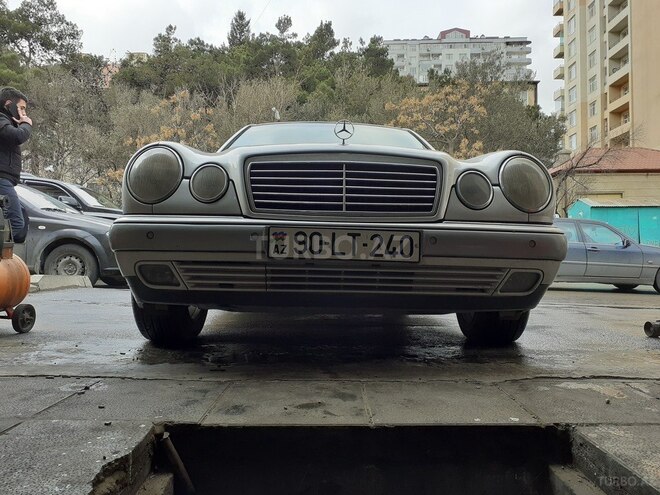 Mercedes E 240 1999, 279,000 km - 2.4 л - Bakı