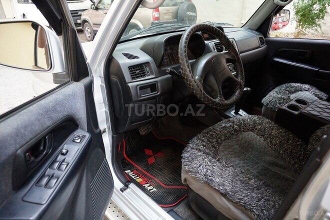 Mitsubishi Pajero io 2001, 270,000 km - 2.0 l - Bakı