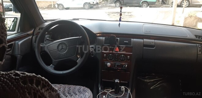 Mercedes E 230 1996, 347,000 km - 2.3 l - Bakı
