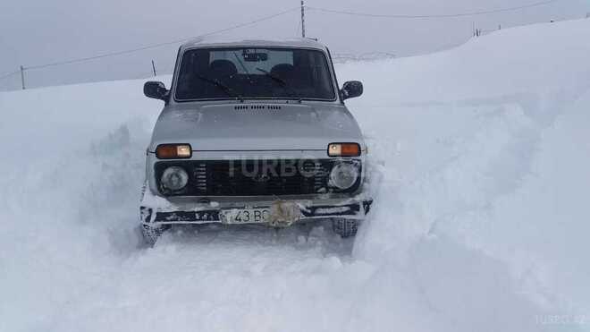 LADA (VAZ) Niva 2002, 178,000 km - 1.7 l - Lerik