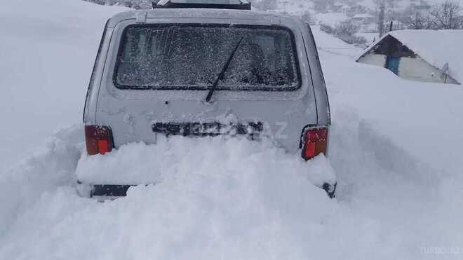 LADA (VAZ) Niva 2002, 178,000 km - 1.7 l - Lerik