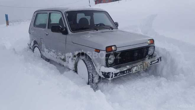 LADA (VAZ) Niva 2002, 178,000 km - 1.7 l - Lerik