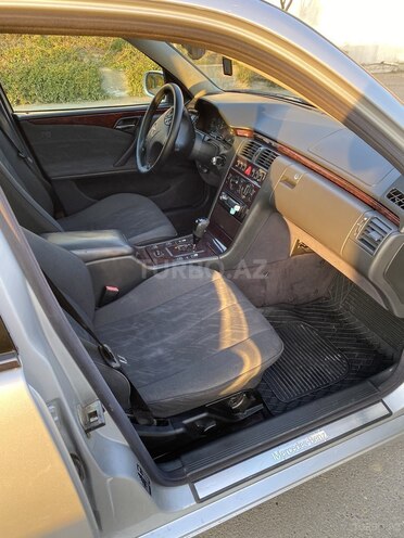 Mercedes E 220 2002, 467,000 km - 2.2 l - Bakı