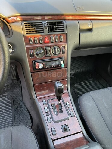 Mercedes E 220 2002, 467,000 km - 2.2 l - Bakı