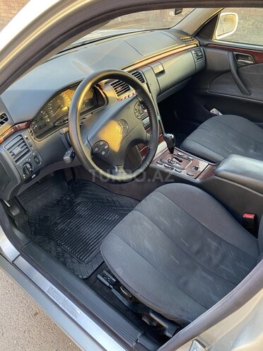 Mercedes E 220 2002, 467,000 km - 2.2 l - Bakı