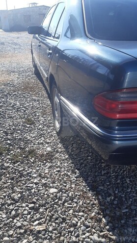 Mercedes E 230 1996, 335,000 km - 2.3 л - Bərdə