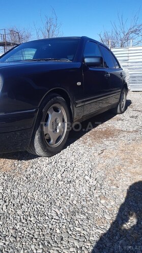 Mercedes E 230 1996, 335,000 km - 2.3 л - Bərdə