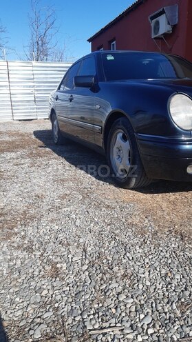 Mercedes E 230 1996, 335,000 km - 2.3 л - Bərdə