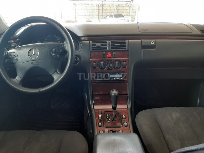Mercedes E 280 2000, 247,068 km - 2.8 л - Göyçay